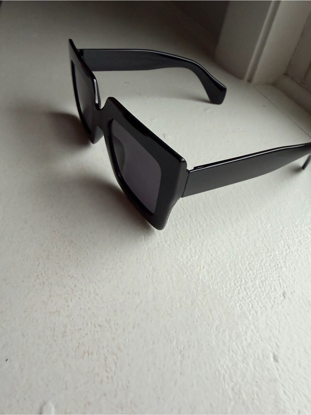 Women's Black Square Sunglasses - Sleek Fashion Accessory